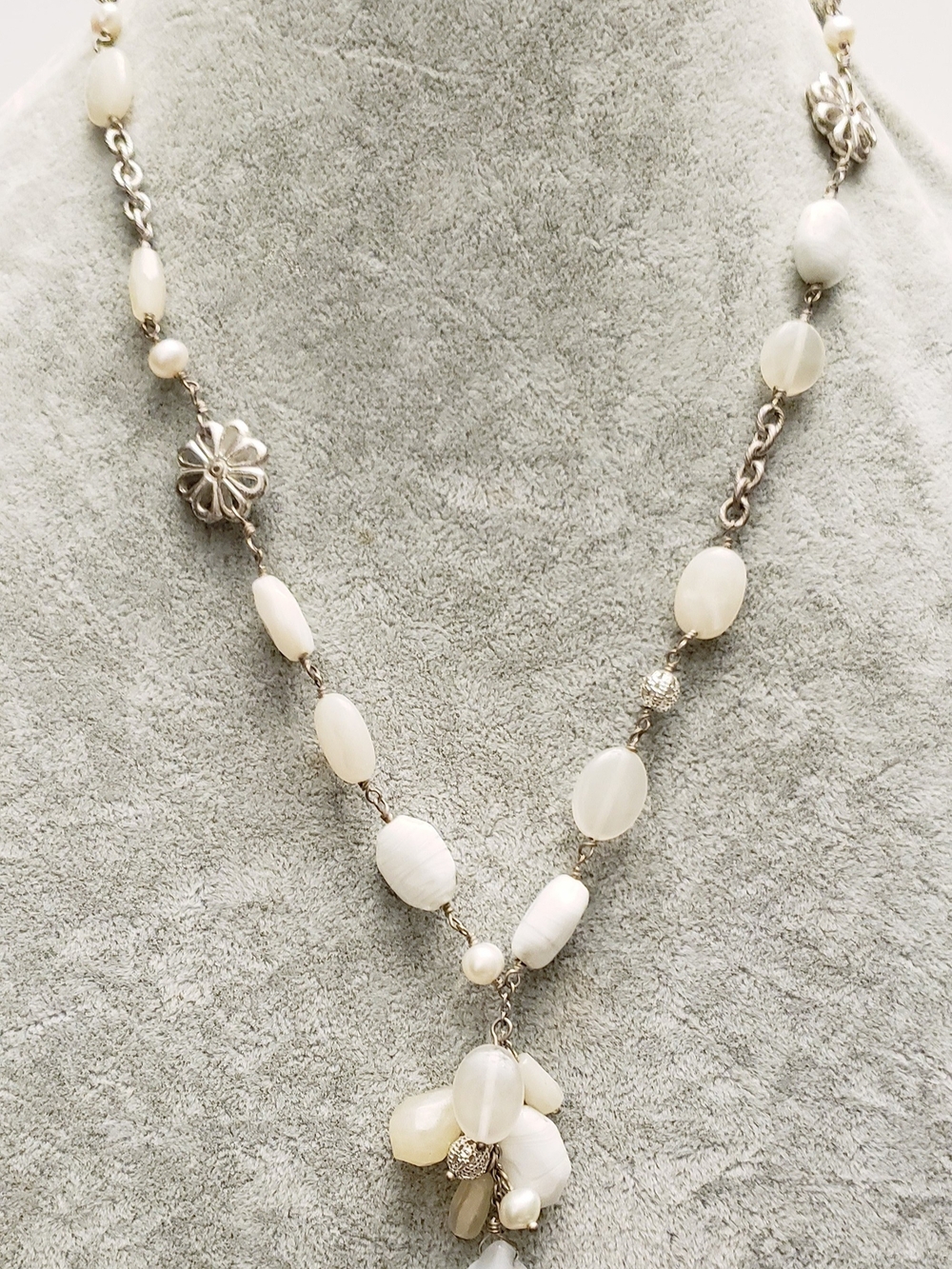 Elegant White Beaded Pendant Necklace - Women Jewelry